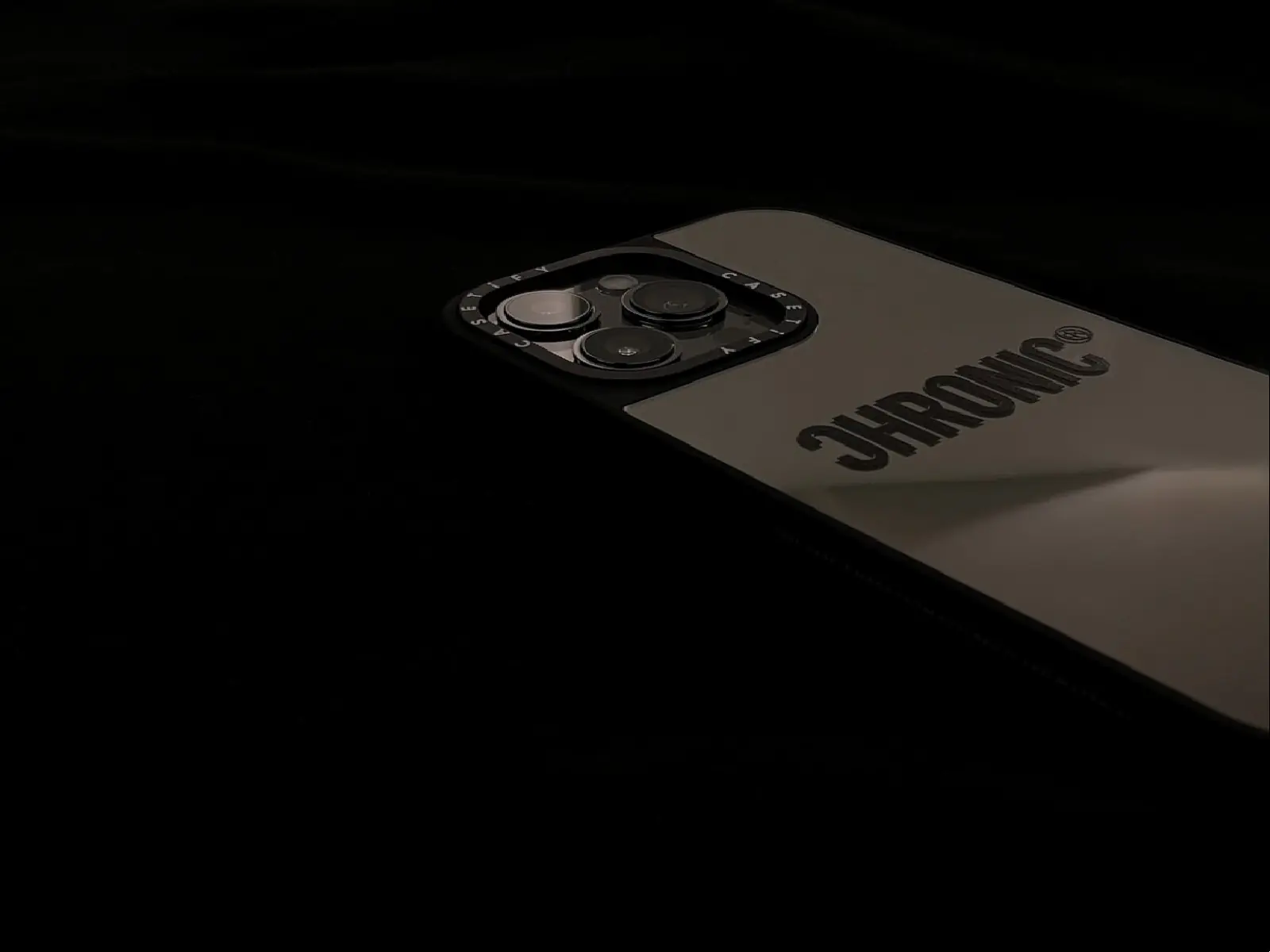 台灣火速竄紅的街牌 CHRONIC最新聯名CASETiFY 手機殼，手速不夠快真的搶不到！