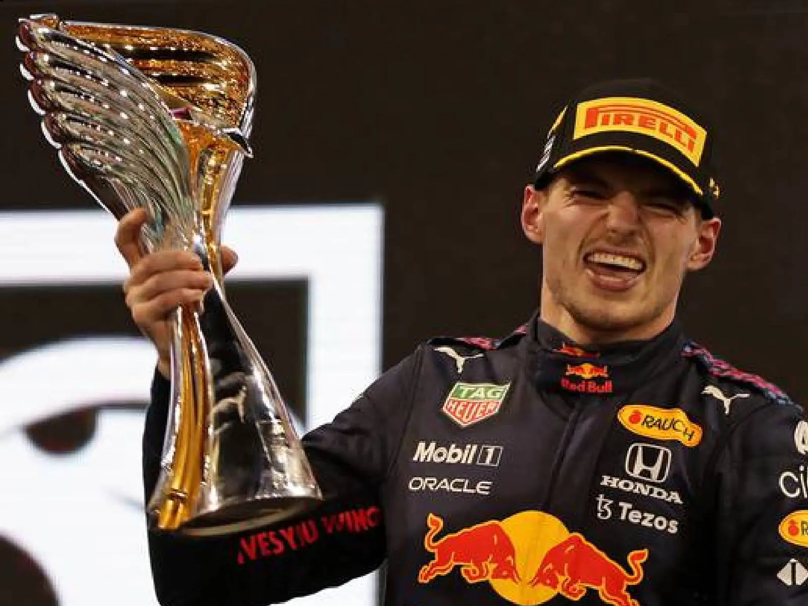 F1 紅牛車手 Max Verstappen 登基「新車王」，賓士車隊 2 度抗議被駁回要繼續告！