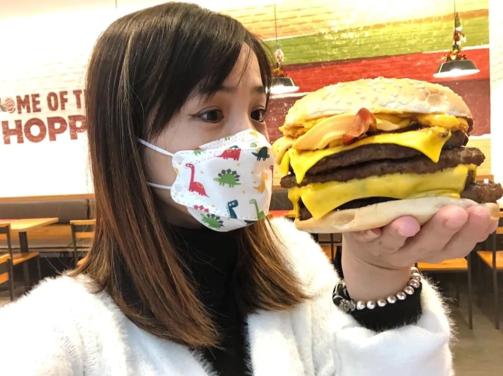 3 家速食店年末暖心優惠，漢堡王「17.6 盎司牛肉堡」、拿坡里「重量級腿排桶」給你滿滿熱量！
