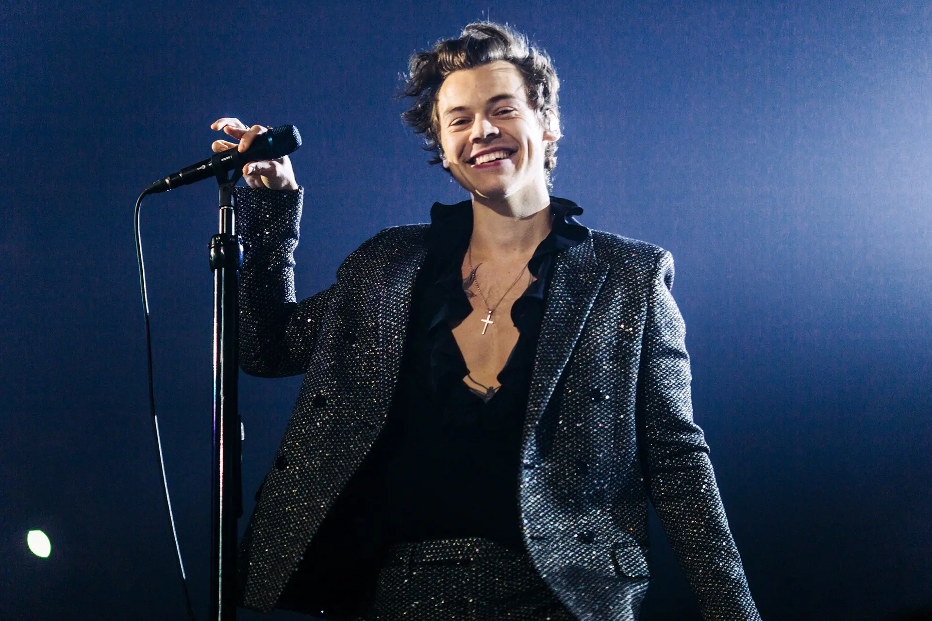 Harry Styles 準備好當爸？和 Olivia Wilde 差 10 歲姐弟戀超甜蜜，好友爆：他積極和女方小孩熟識！