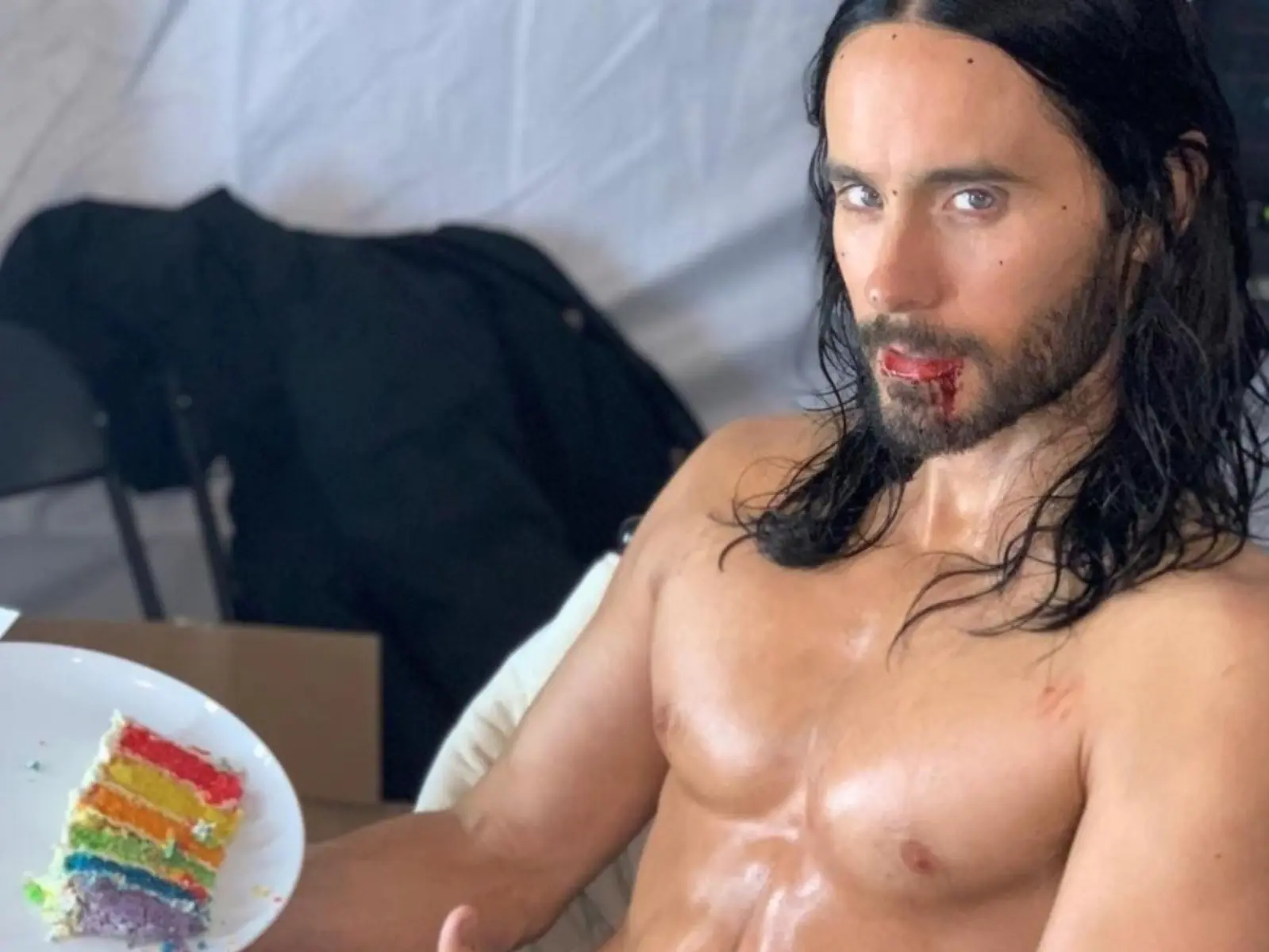 「小丑」傑瑞德雷托 Jared Leto 近日曬新照慶祝 50 歲生日，結實冰塊腹肌掀熱議！