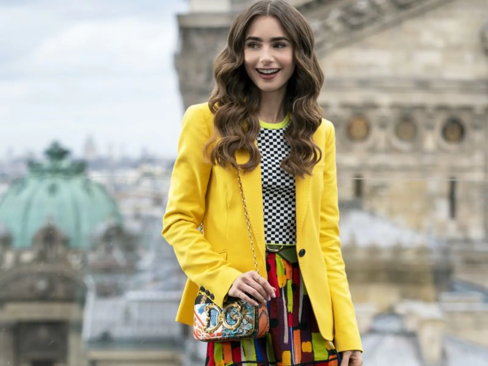 《艾蜜莉在巴黎》莉莉柯林斯 Lily Collins 3 大心機髮型總整理！打造技巧一拳公開～