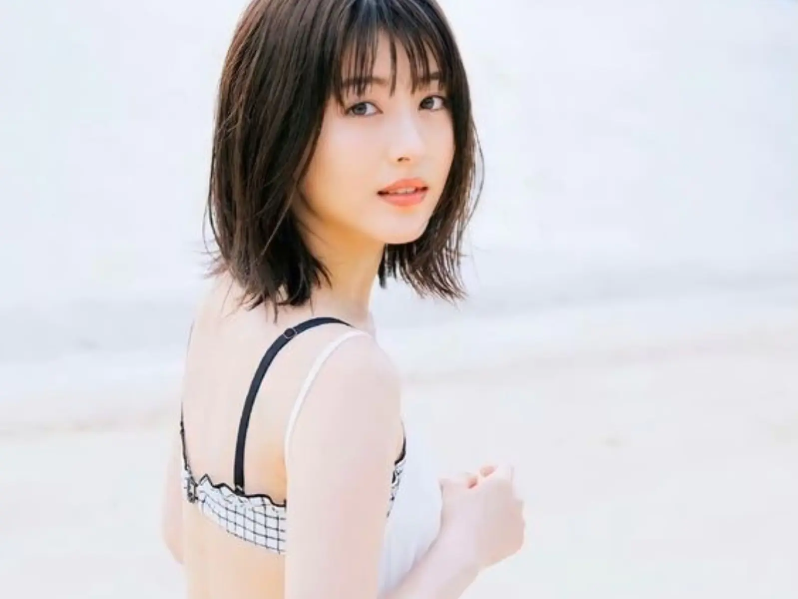 PTT 鄉民推爆！濱邊美波清秀臉被譽「新一代國民老婆」：私下 3 招心機穿搭術大公開！