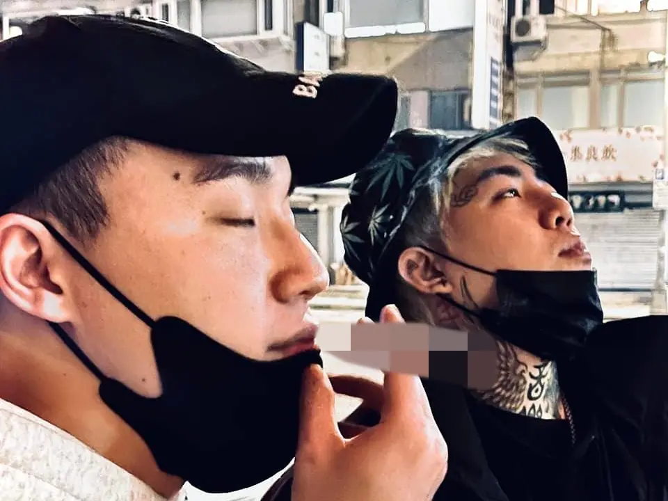 謝和弦曬出與 Toyz 同框「哈門照」：路吸派