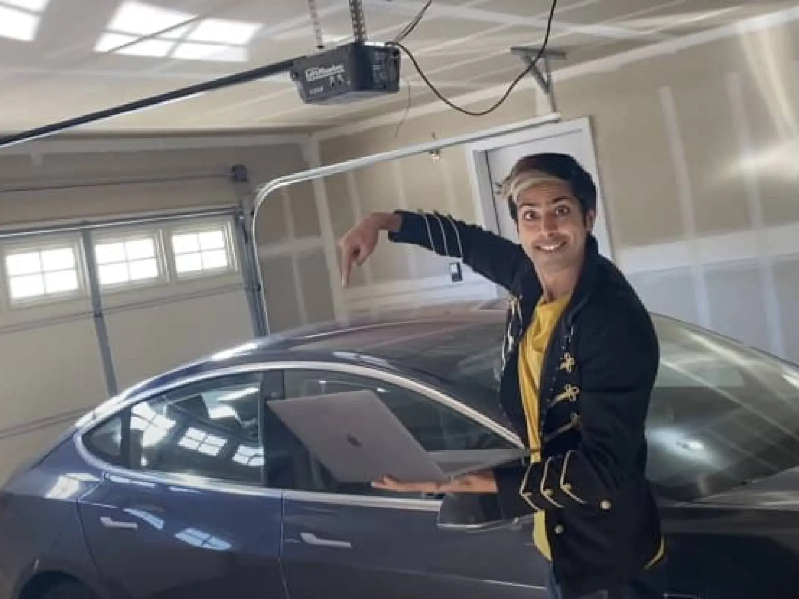 網紅工程師 Siraj Raval 將特斯拉電動車變比特幣「挖礦機」，一個月最高收入 2 萬遭質疑！
