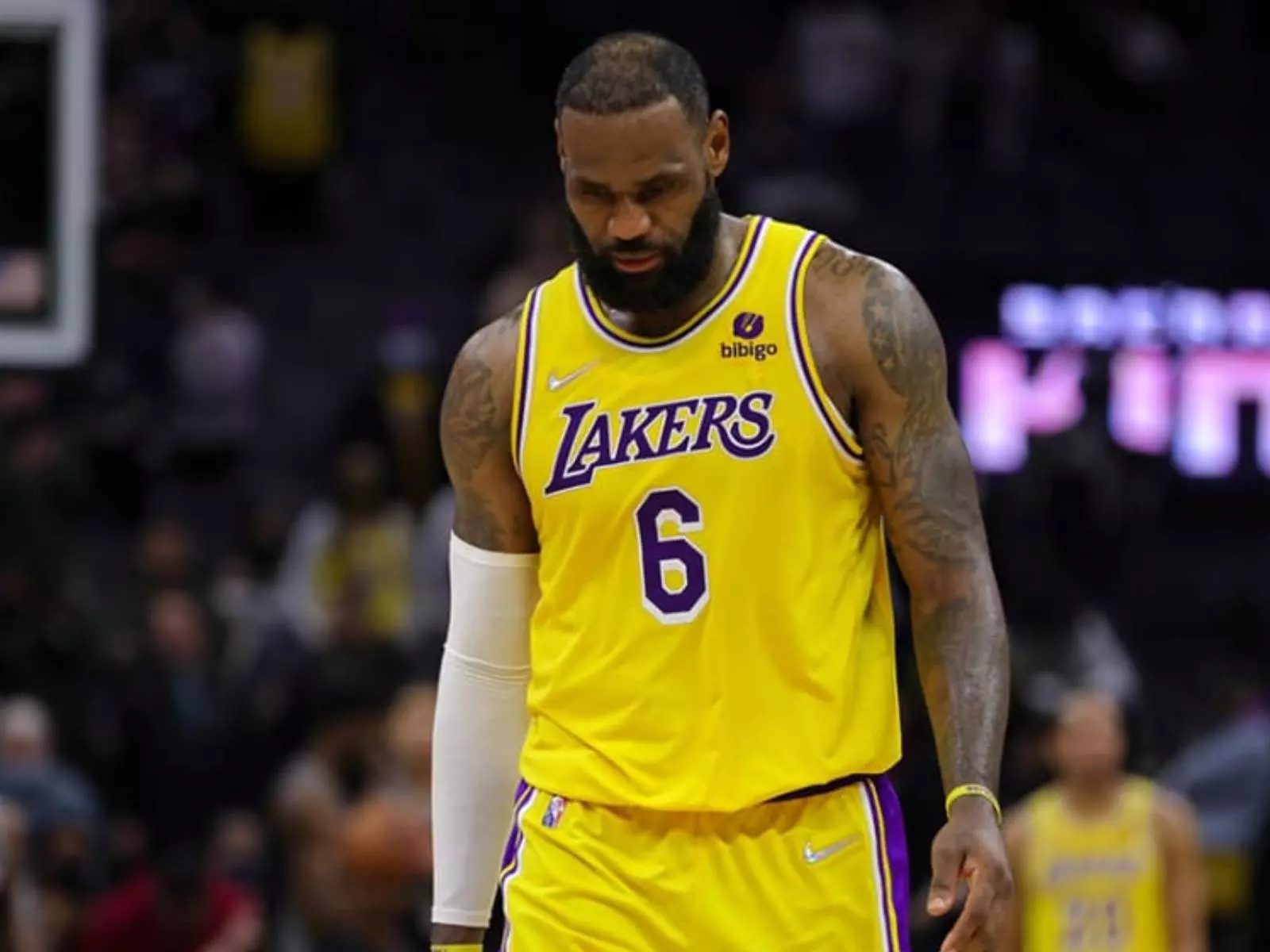 NBA／「詹皇」LeBron James 向球迷道歉！為本季湖人戰績扛責：「我保證我們會變得更好」