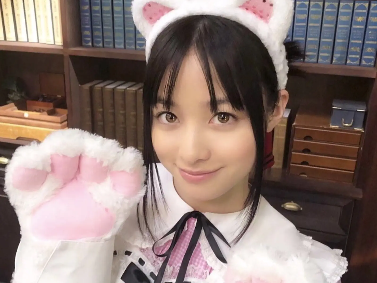 橋本環奈公開最愛的漫畫清單！被封為「漫改女王」卻自爆：喜歡的漫畫被翻拍還是覺得不太好⋯