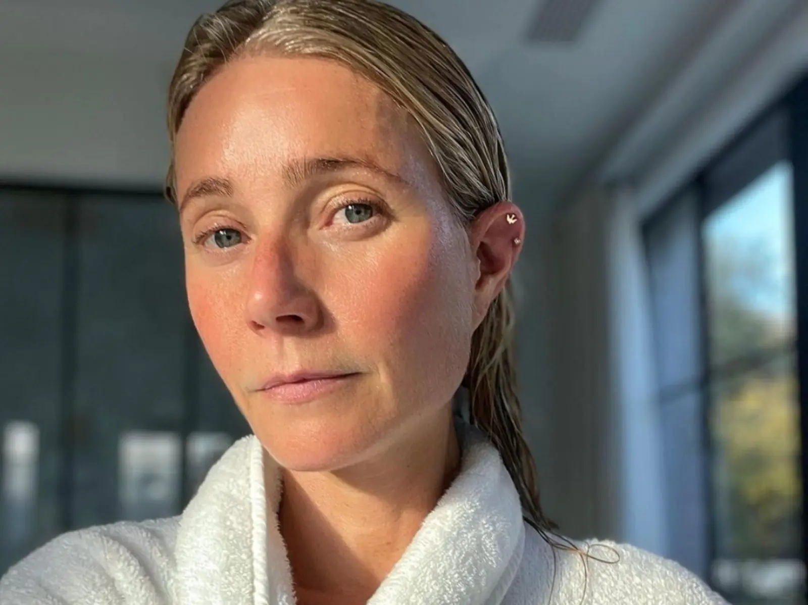 葛妮絲派特洛 Gwyneth Paltrow 曝素顏美照！49 歲嫩如 29 美貌保養技巧大公開！