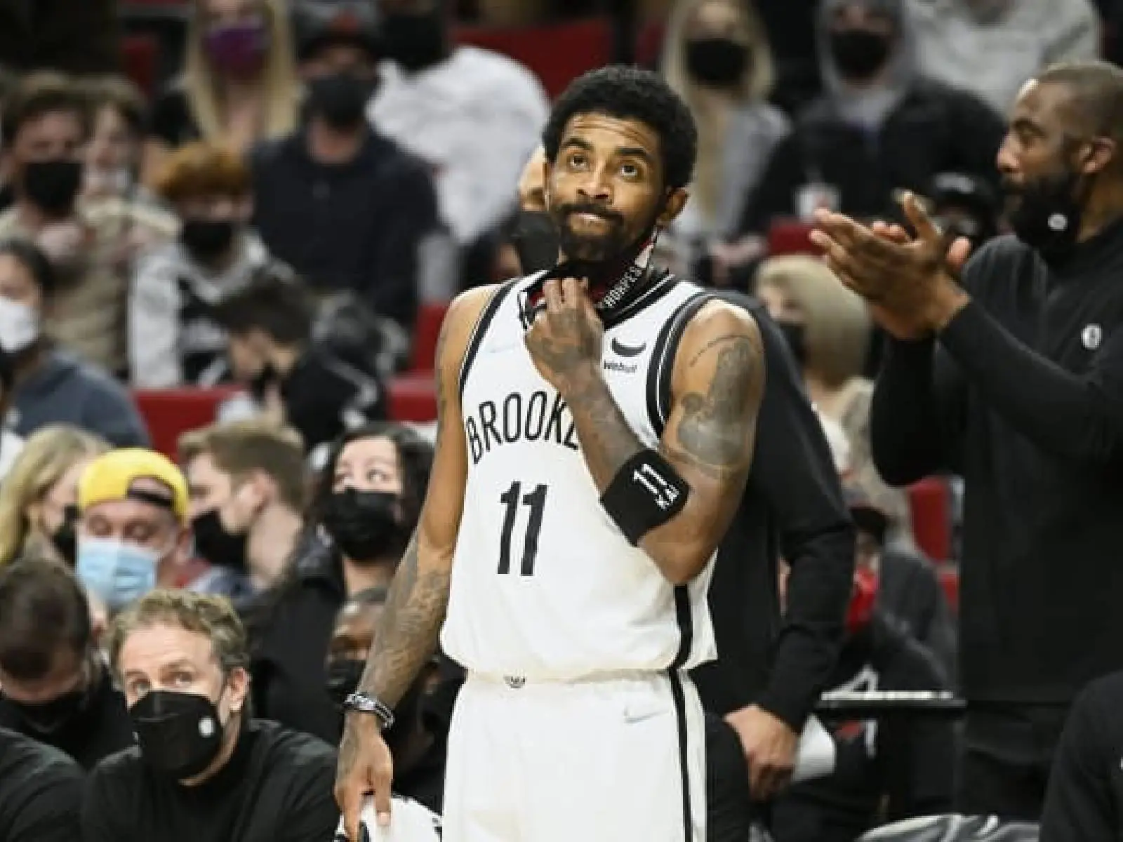 NBA／Kyrie Irving 遭騎士球迷嗆「沒詹皇贏不了」，本人回：你們這群混 X 忘恩負義！