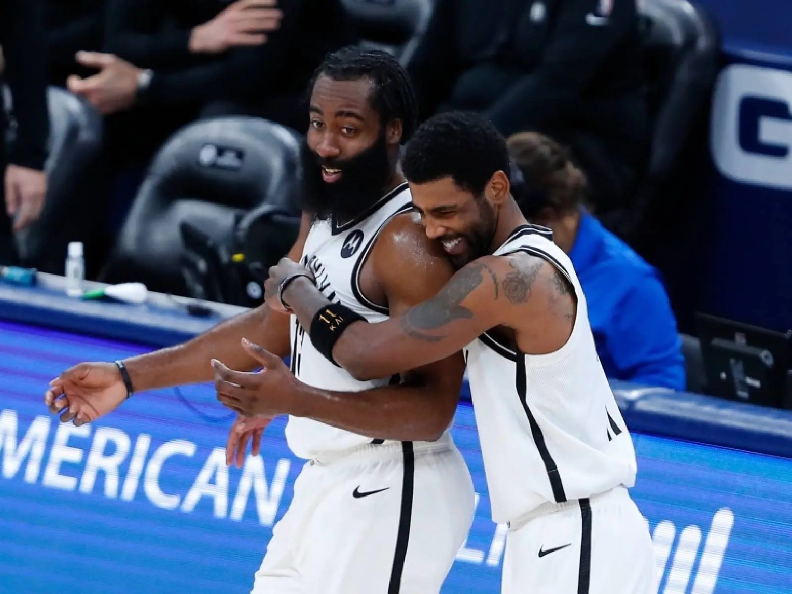 NBA／籃網 1 分險勝巫師！籃網助教「場邊接球」卻引爭議，網友斥：作弊取勝！
