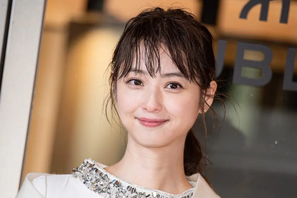 佐佐木希、龜梨和也陸續爆出確診！疫情延燒至日本演藝圈、一天驚爆 10 多位藝人染疫！
