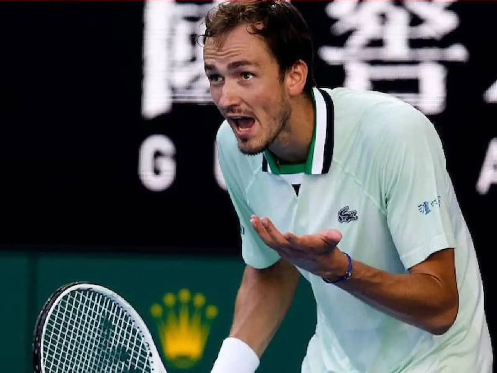 俄羅斯名將 Daniil Medvedev 不滿上廁所暫停時間太短，怒轟主審：「規則誰訂的？我他 X 不能小便」