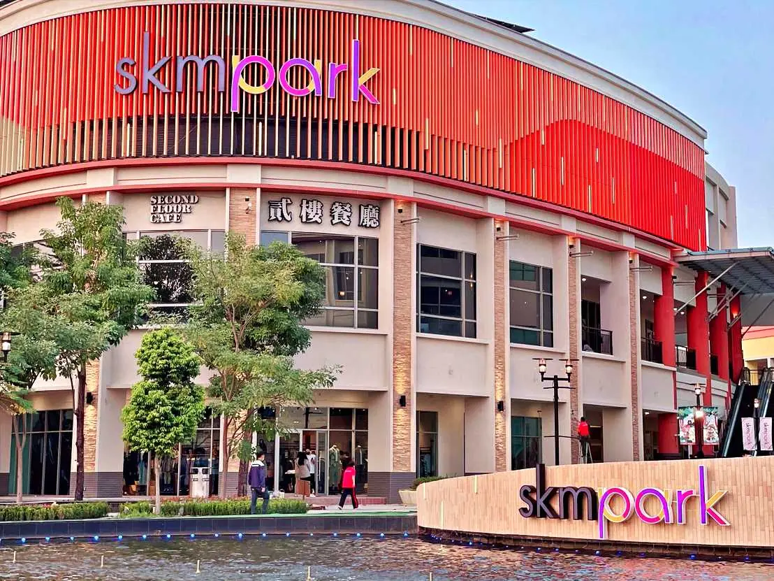 高雄 SKM Park「五大亮點」告訴你真的超好逛：全台最大 VR 樂園、Outlet 球鞋應有盡有！