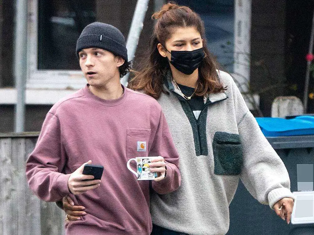 湯姆霍蘭德 Tom Holland 著用 Patta x Nike 爆款聯名鞋，在倫敦街頭與 Zendaya 高調曬恩愛！