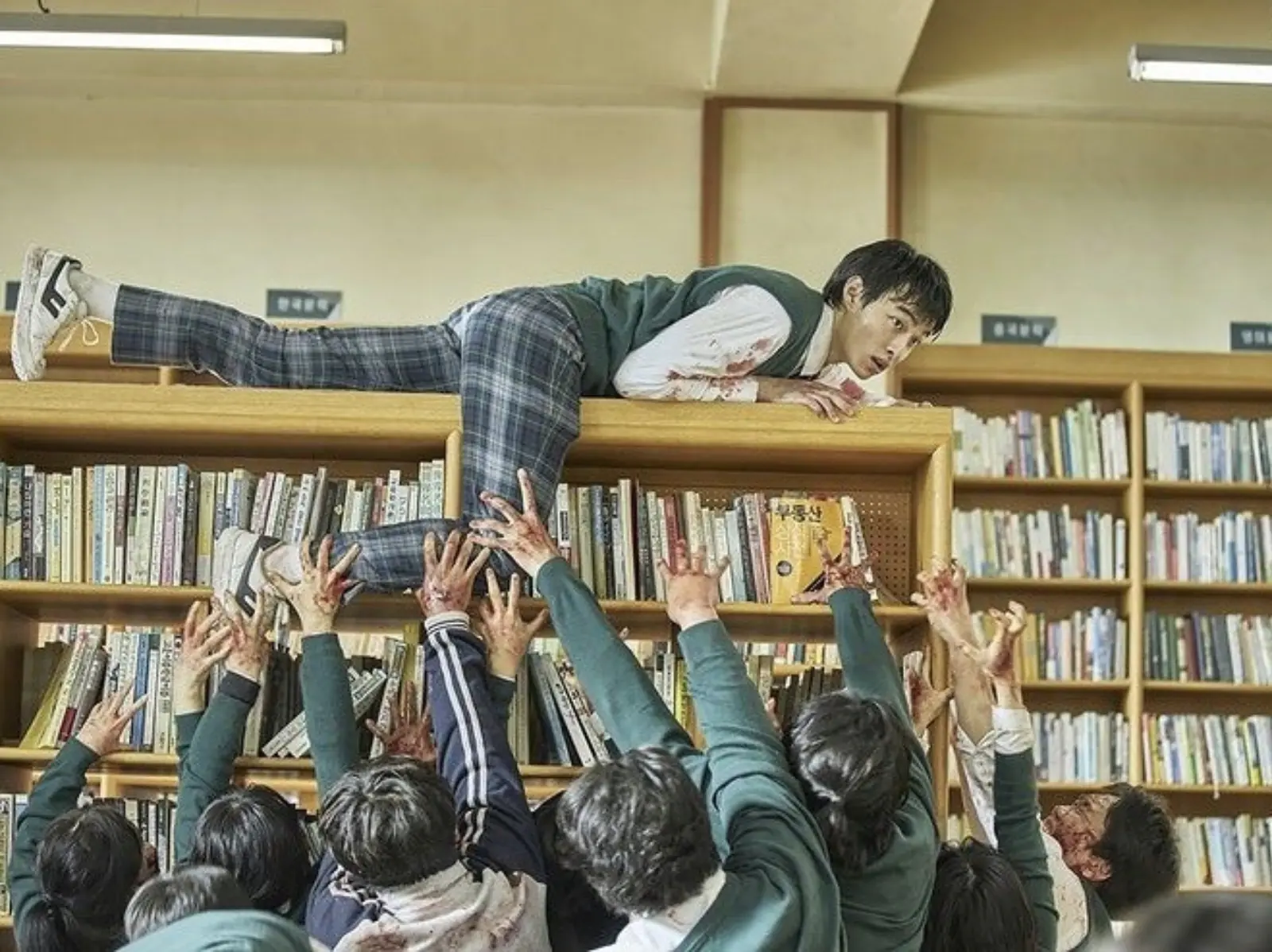 Netflix 19 禁漫改劇《殭屍校園》血腥爆表又淚點滿滿，6 大看點一拳公開！