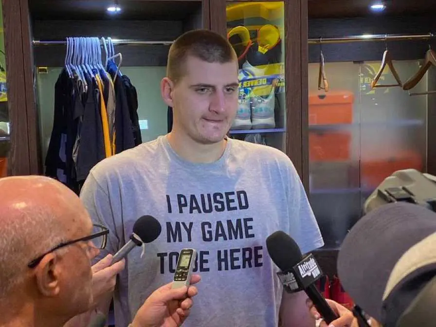 NBA／金塊招牌球星 Nikola Jokic 得知入選明星賽當下「正在打遊戲」，隨後淡定回覆：喔好掰掰！