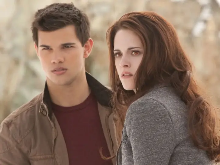 《暮光之城》「狼人」Taylor Lautner 回憶過去爆紅時期：「當時都有 12 台車跟著我！」