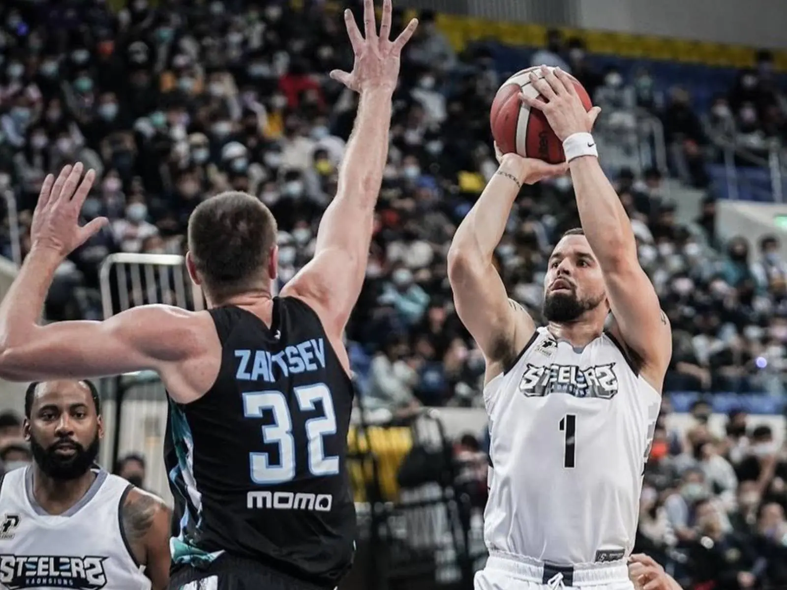 PLG／P.League+ 塔克老師被傳可能離開高雄鋼鐵人，已取消關注聯盟、球隊社群帳號！