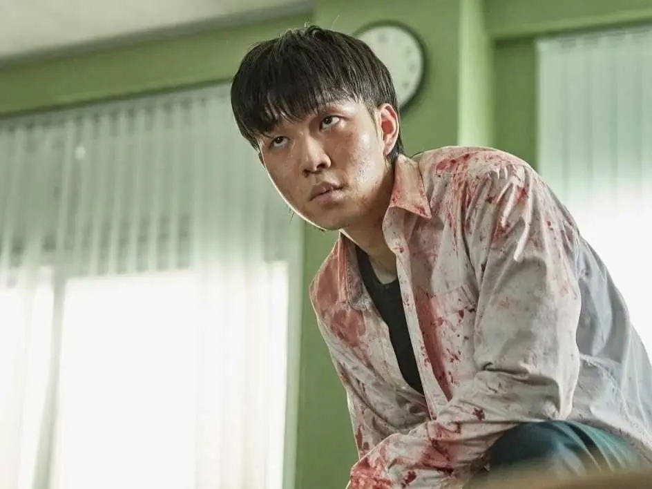 NETFLIX《殭屍校園》「奎男」劉仁秀私下超反差魅力揭曉，長腿歐巴造型超吸睛！