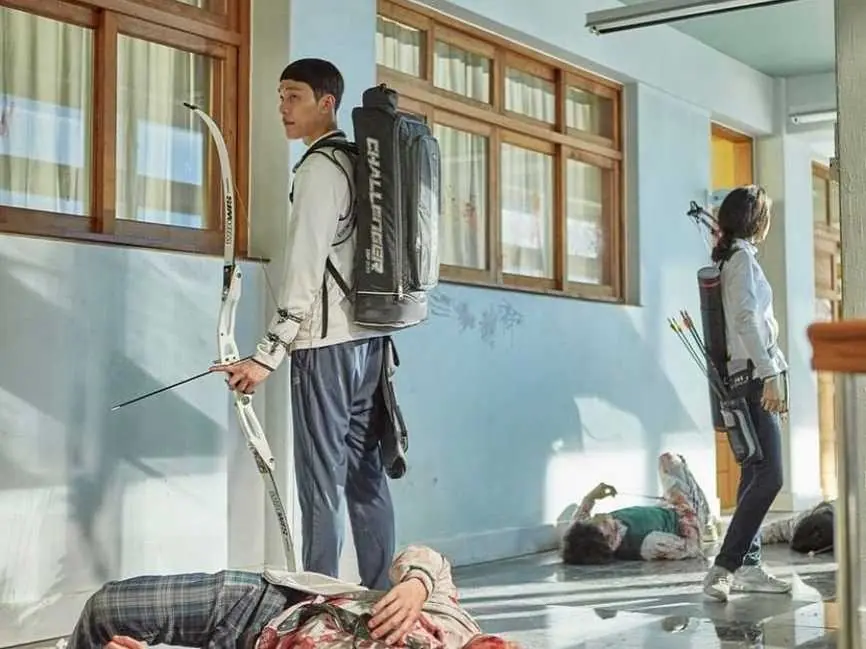 NETFLIX《殭屍校園》西瓜皮射箭男晉豪溵「私下翻轉男神魅力」指數爆棚，讓你一秒戀愛！