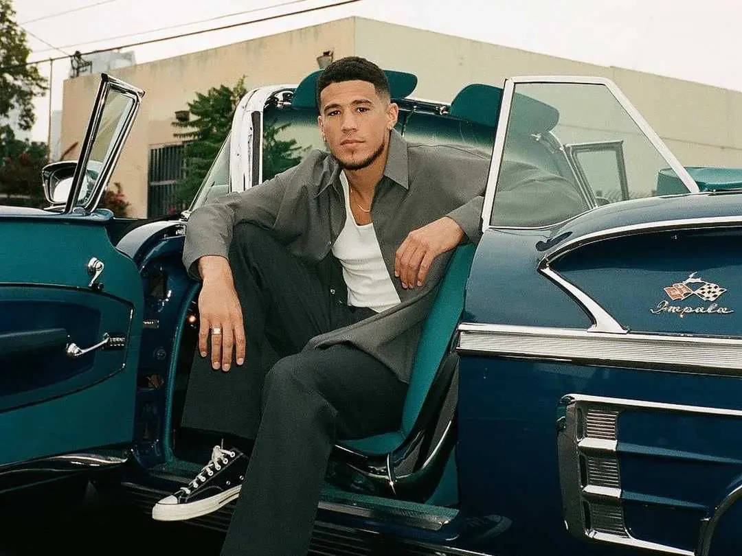 NBA 球員 Devin Booker 鳳凰城奢華住處開箱，Air Jordan 1、Nike Dunk「收藏鞋牆」曝光！