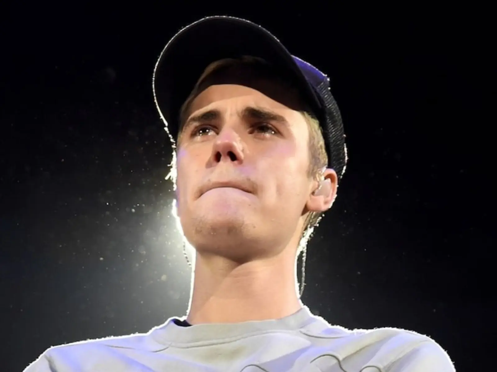 小賈斯汀 Justin Bieber 確診新冠肺炎！巡迴演唱才唱 1 場，中斷急喊卡！