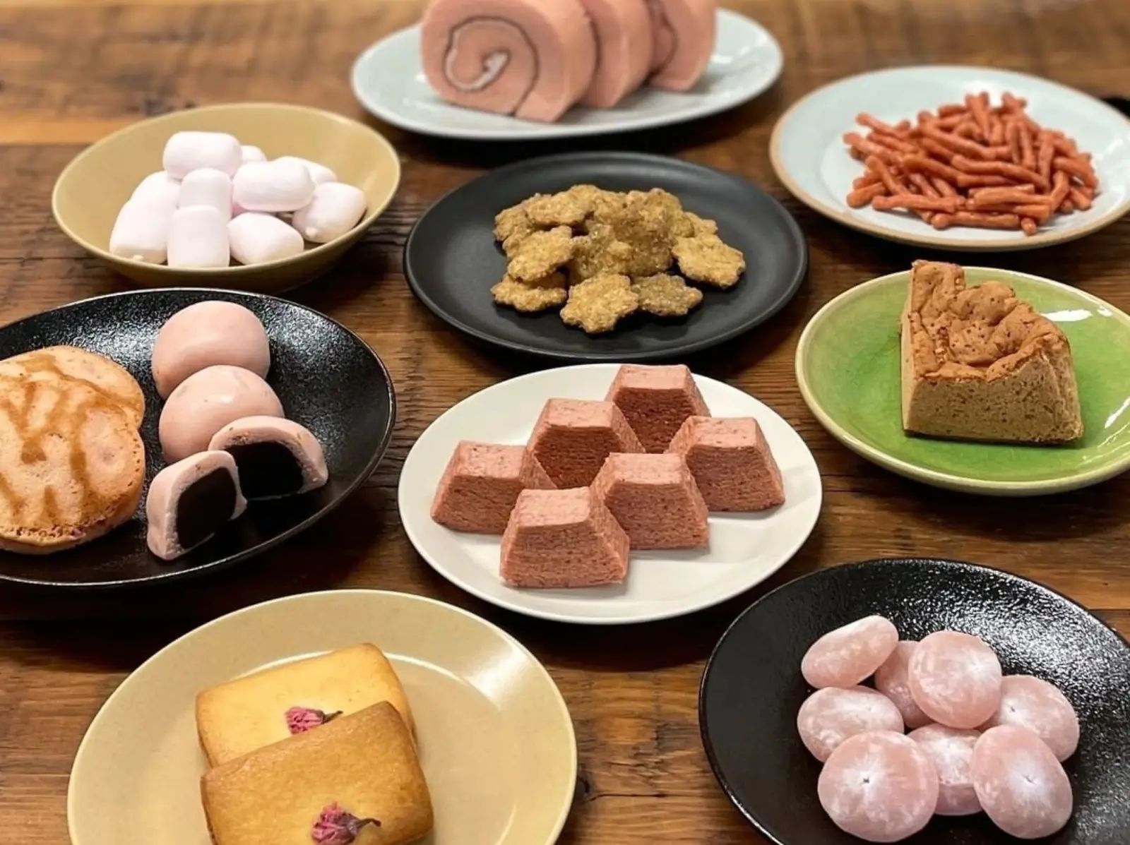 無印良品推出夢幻「櫻花麻糬冰淇淋」，簡約包裝搭配淡粉色冰淇淋太欠吃！