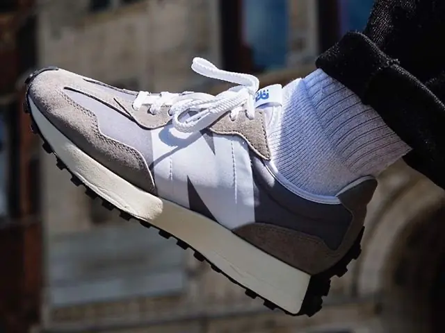 New Balance 327「必買原因」分析，就算沒有聯名也能直逼爆款球鞋！