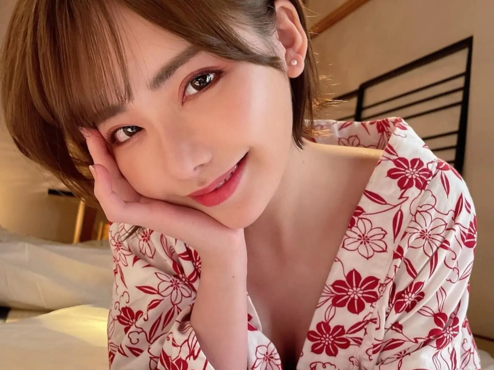 AV 女優深田詠美遭人威脅 1,000 美金否則將公開「火辣影片」，本人親回：OMG，是真的嗎？