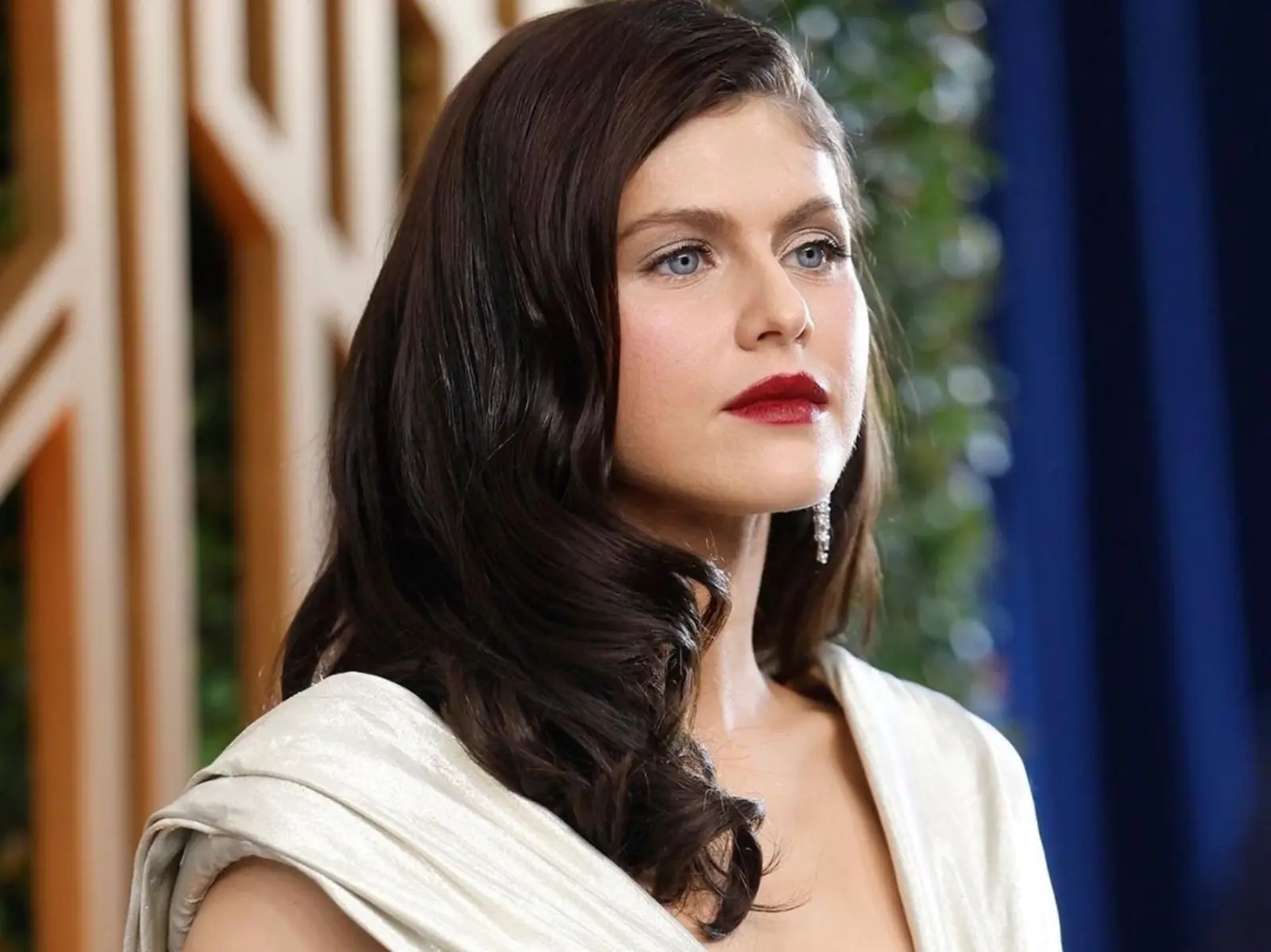 SAG 全場焦點！《加州大地震》亞歷珊卓妲妲里奧 Alexandra Daddario 憑 2 點辣出高級美！