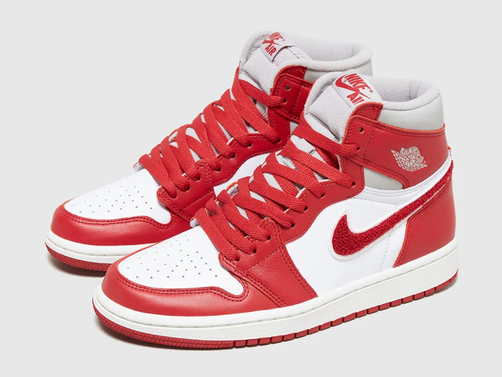 Air Jordan 1 High OG 推經典紅白女性專屬球鞋「Chenille」配色！