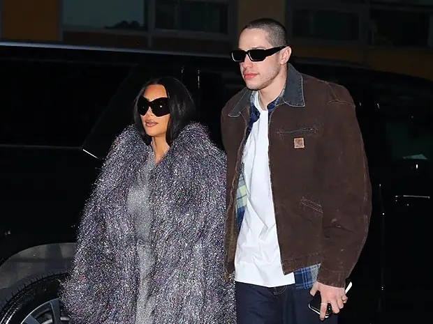 肯爺 Ye 與皮特戴維森 Pete Davidson 不只迷戀 Kim，他們更是熱愛這件 Carhartt！