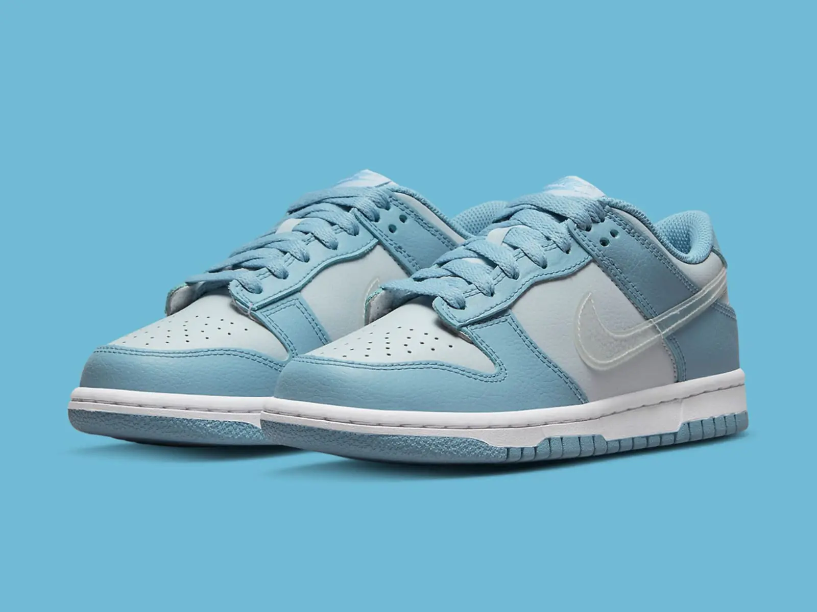 Nike Dunk Low 童鞋限定天藍配色「TPU Swoosh」2022 秋天登場，網友：「跪求官方發售大人版！」