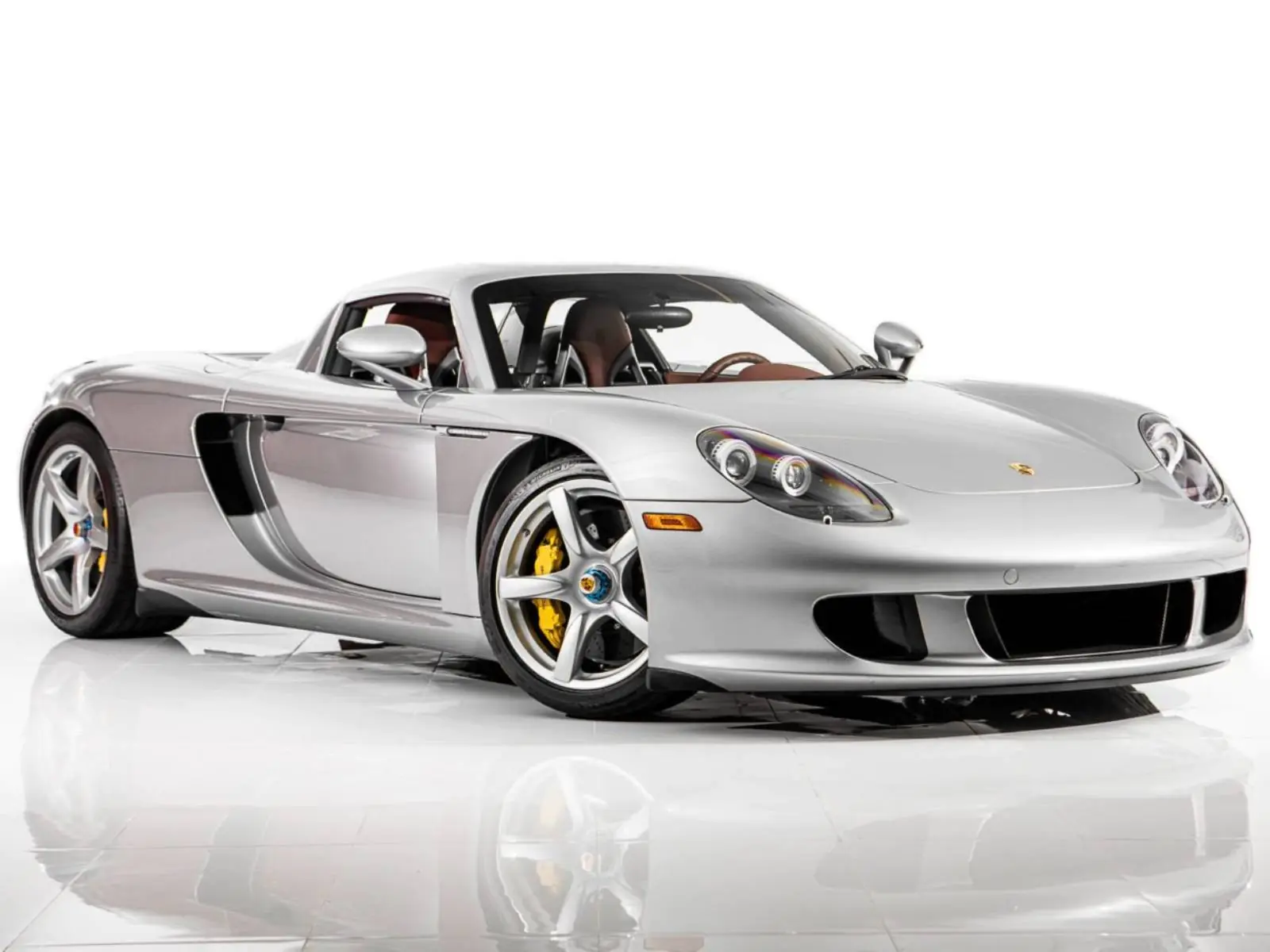 保時捷 Carrera GT 要價近 1 億、18 年老車價格漲 8 倍，買來到現在只跑了 43 公里！