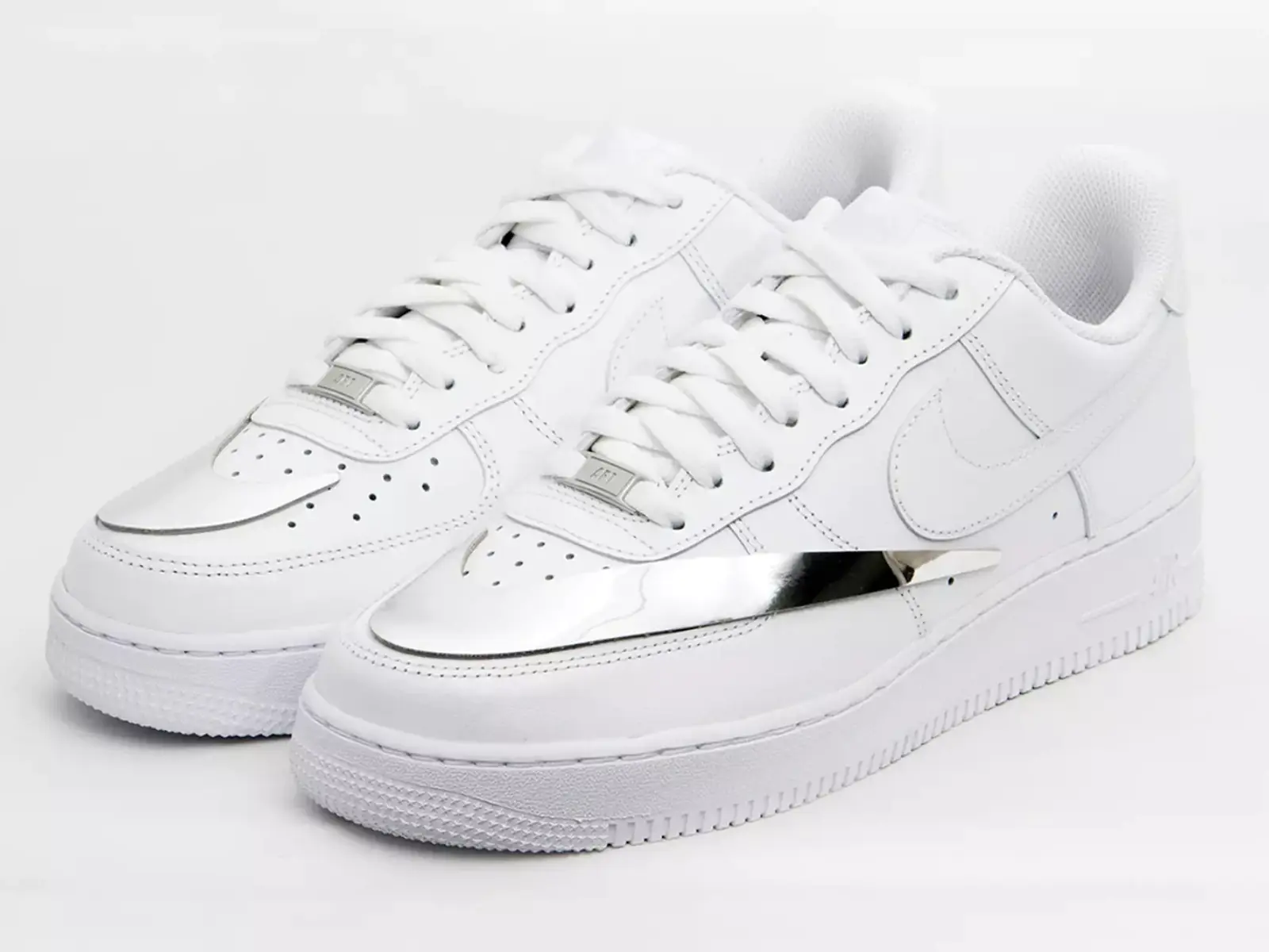 COMME des GARÇONS x Nike Air Force 1 重出江湖！全新聯名鞋款評價兩極，「極簡設計」你買單嗎？