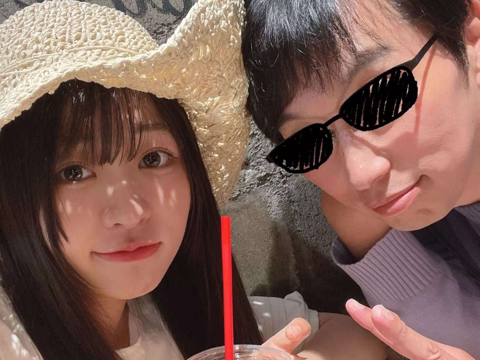 47 歲宅男粉絲成功娶回 20 歲女偶像，每週飛 500 公里只為看她表演！