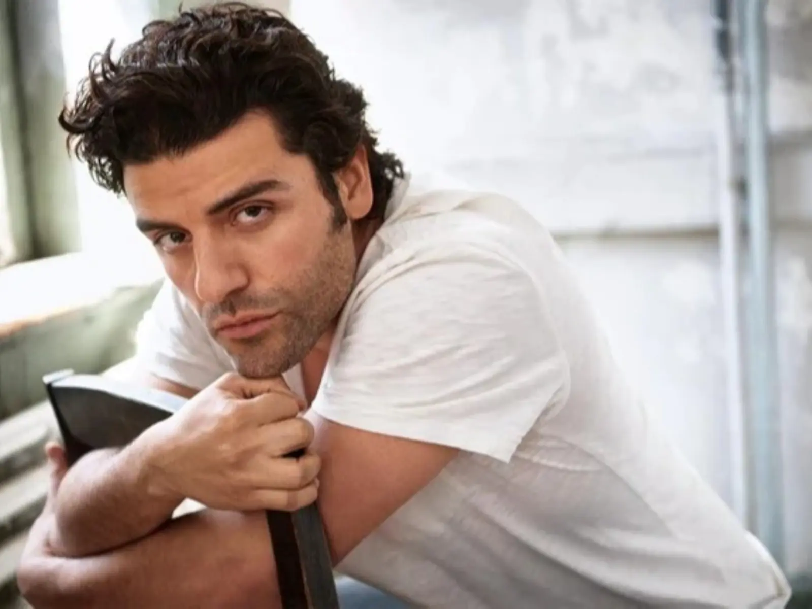 《月光騎士》奧斯卡艾薩克 Oscar Isaac 年輕帥到老魅力大解析！加碼 4 款帥臉保養推薦給你～
