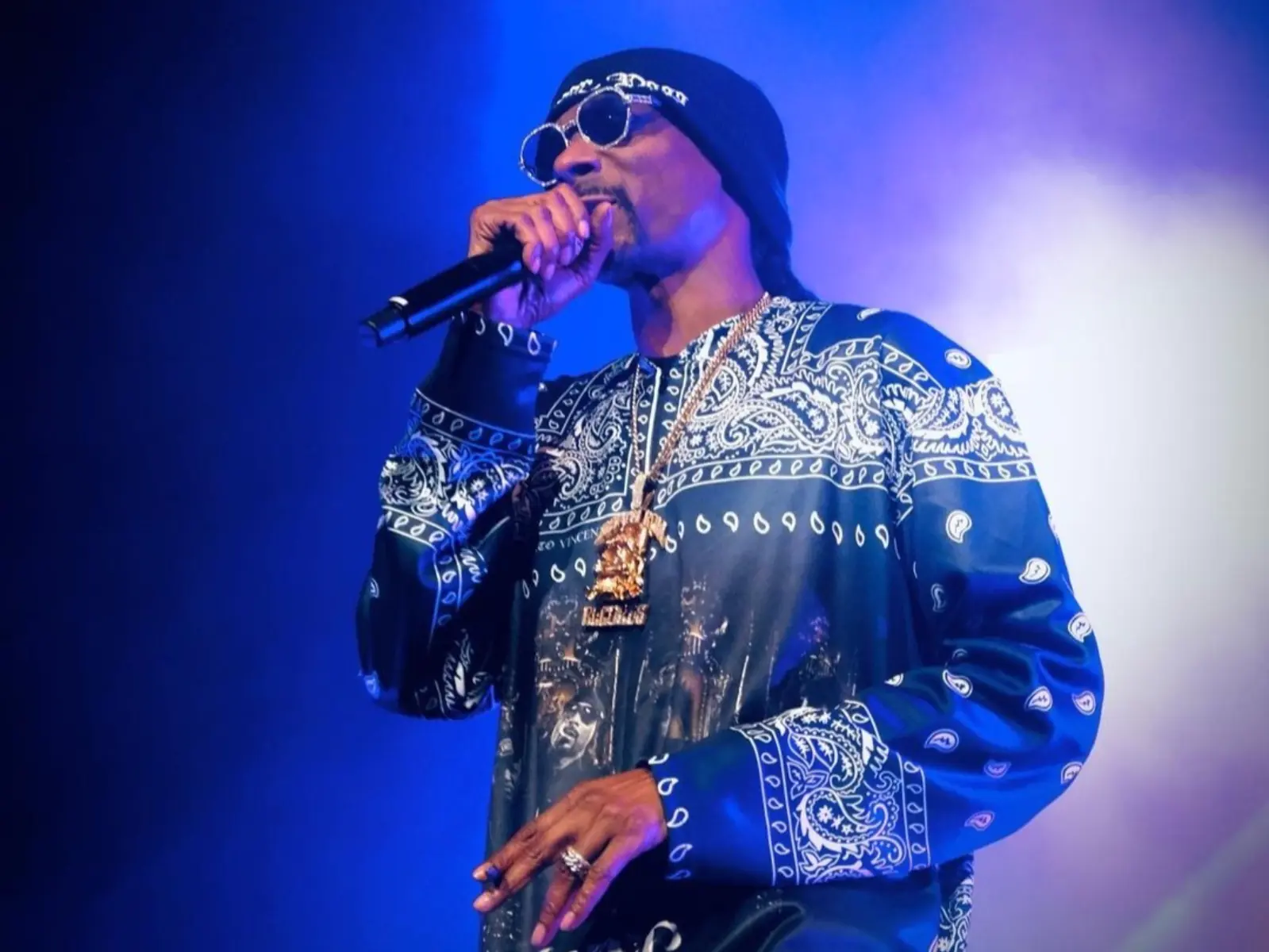 Snoop Dogg 親自證實將與韓國人氣天團 BTS 防彈少年團合作，準備好 Chill 一波了嗎？