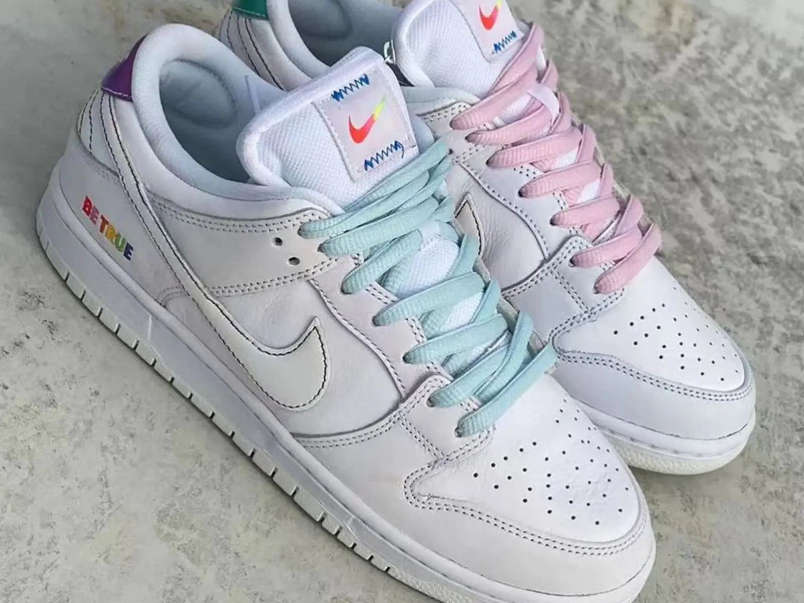 歡慶 2022 同志驕傲月！Nike SB Dunk Low 推出「Be True」彩虹配色，實用收納設計超吸睛！