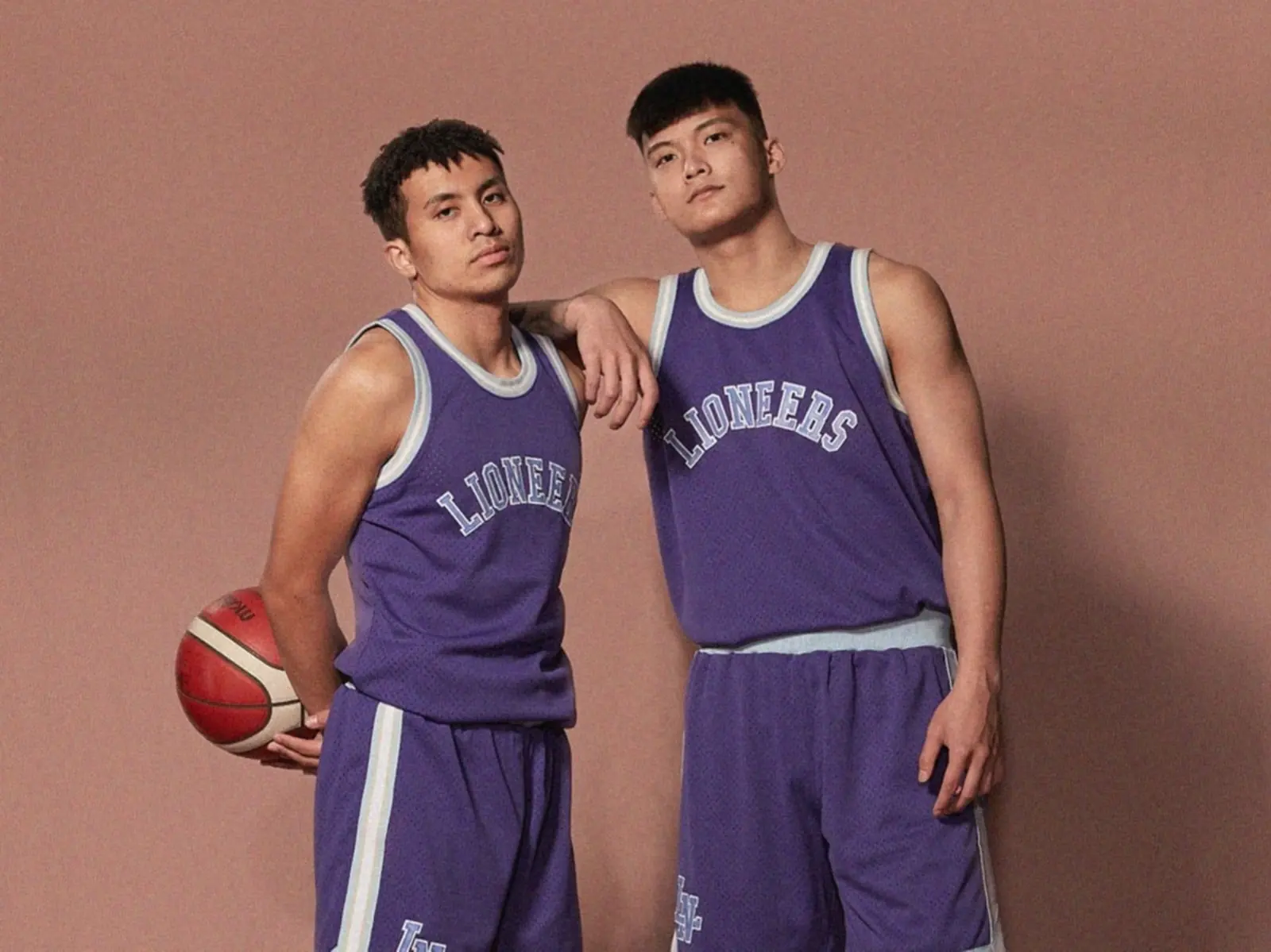 美國百年運動品牌 Mitchell&Ness  首次聯手台灣職籃 P. LEAGUE+ 新竹街口攻城獅 耀眼再現 復古之夜的全新樣貌！