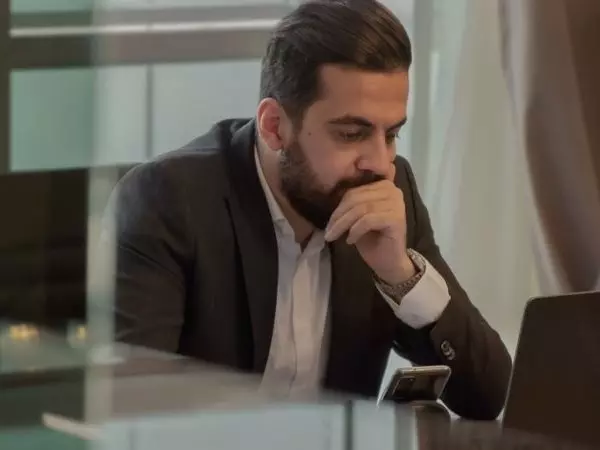 「Twitter 首篇貼文」NFT 從 8 千萬台幣暴跌至 8 千塊，賣家成為第一慘韭菜！