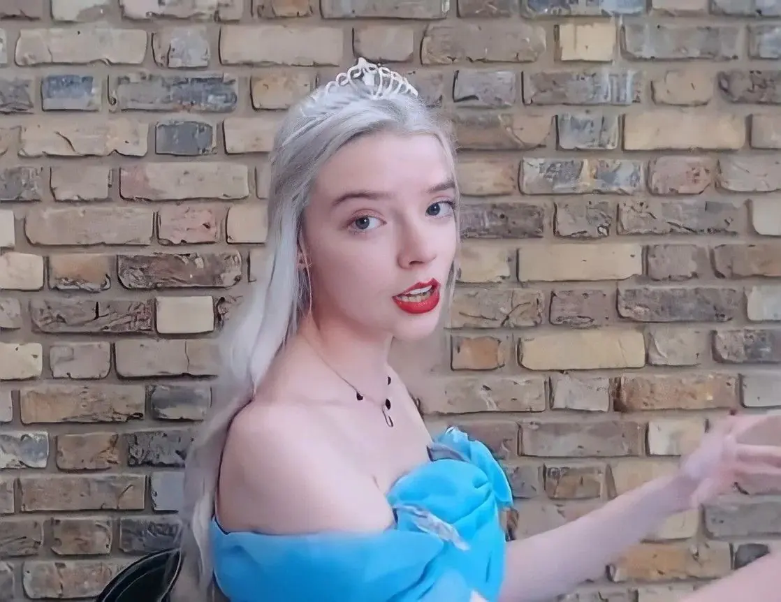 安雅泰勒喬伊 Anya Taylor-Joy 超想演出真人版《冰雪奇緣》Elsa，竟然偷偷演練過！