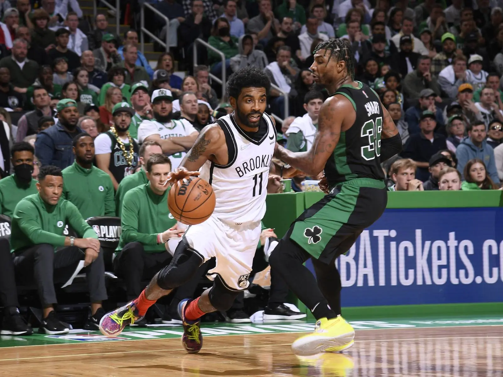 NBA／「詹皇」LeBron James 稱 Kyrie Irving 為神，喊話：「真遺憾，他沒進 75 大球星！」