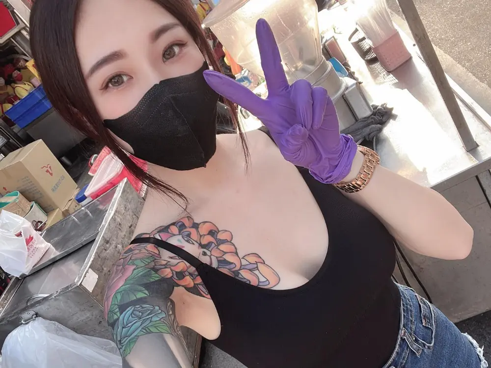 【野生抓正妹】大甲遶境正妹「邵薇」IG 幫你神到了！爆乳賣木瓜牛奶辣翻～