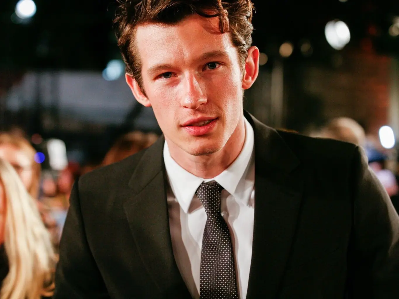 《怪獸與鄧不利多的秘密》高顏值代表 Callum Turner，魔法師男神親著「3 大單品」介紹一覽！