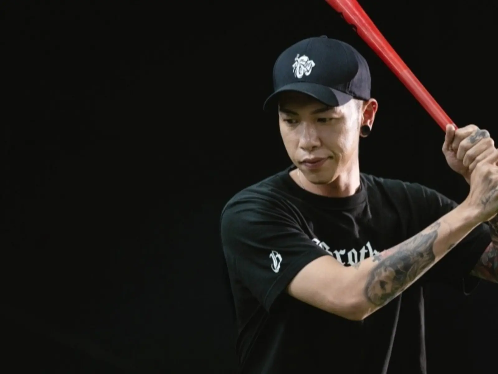 專訪 / 從投手轉戰饒壇！小春公開 WNP x 中信兄弟聯名企劃：「人生一定有遺憾，但要在現實中把失去的找回來！」