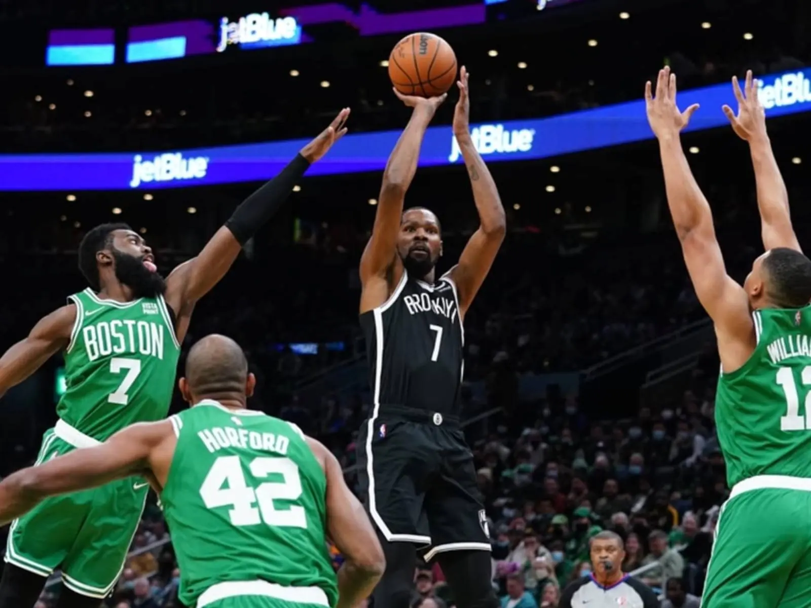 NBA／Kevin Durant、Kyrie Irving 下半場 17 投 1 中成迷航狀態，毒舌球評 Skip Bayless 開砲嘲諷！