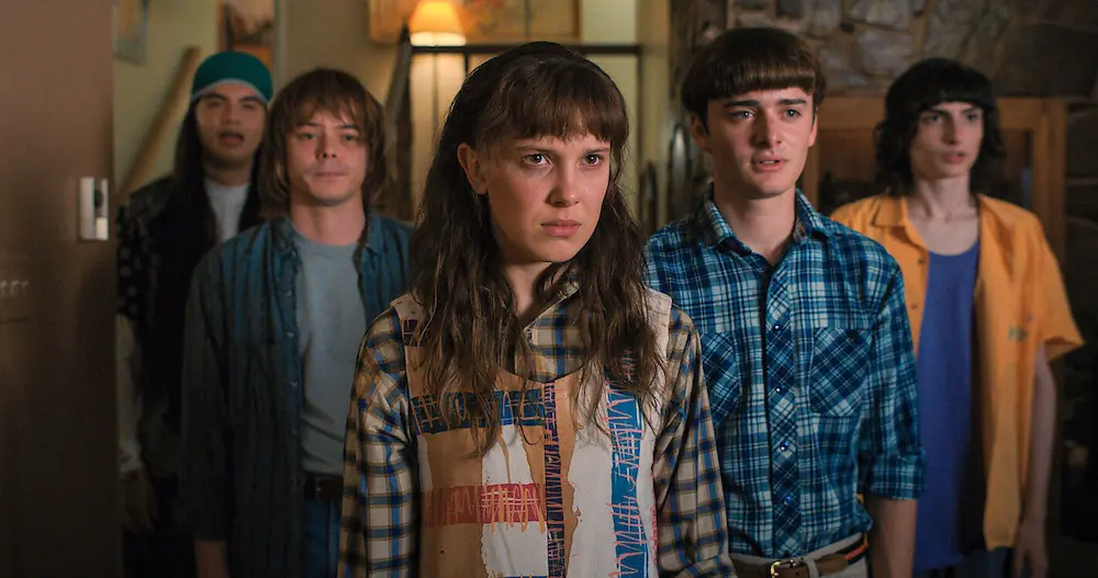 Netflix《怪奇物語4》最新海報公開 11 重剃平頭、穿實驗袍！網友驚：她又回去那個鬼地方嗎？
