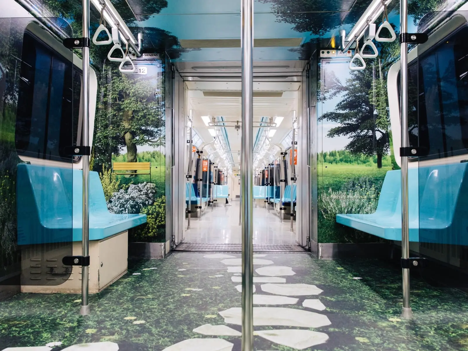 IU現身板南線？跟上New Balance「移動花園」一起探索潮流新平衡，＃生活步旅 從日常開始精彩！