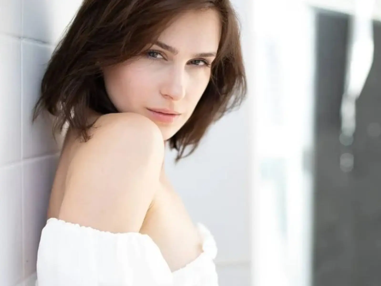 Netflix《再現之慾》女主 Anna Maria Sieklucka 私下「犯規穿搭術」公開：包緊緊依舊辣度爆棚！